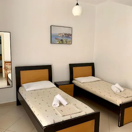 Duka Apts Apartament *